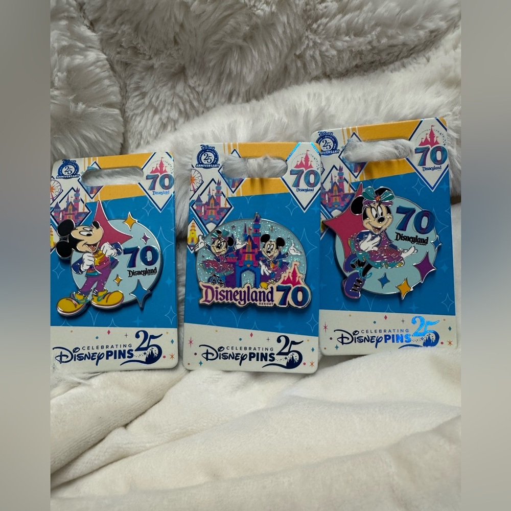 NWT Disney Collectible Disneyland 70th Anniversary Pins Mickey and Minnie